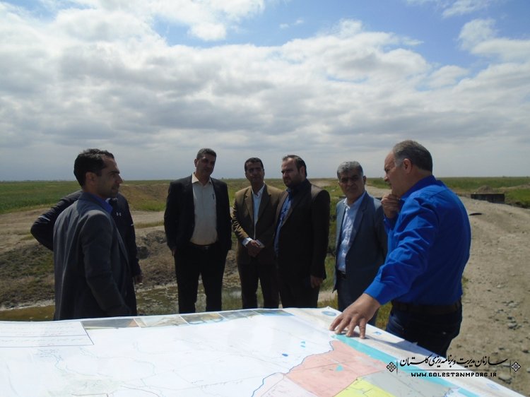 بازدید از اقدامات شرکت آب منطقه ای در طرح زهکشی اراضی 280 هزار هکتاری استان